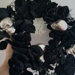 Skull And Roses Light Up Wreath