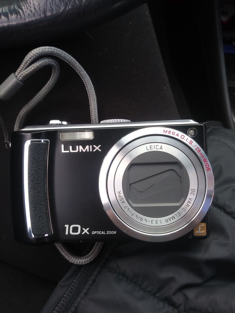 Lumix by Panasonic 10 megapixel Digital Camera