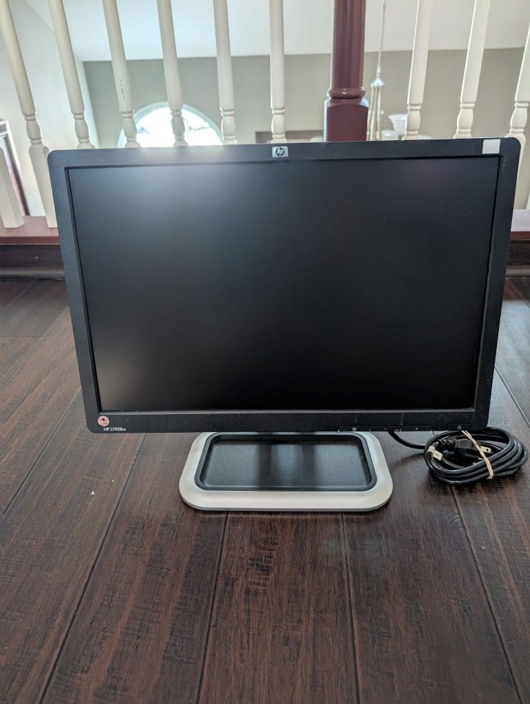 HP 19” Computer Monitors
