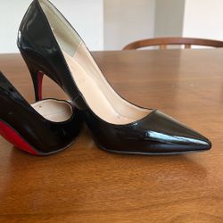 Black Patent Leather So Kate 