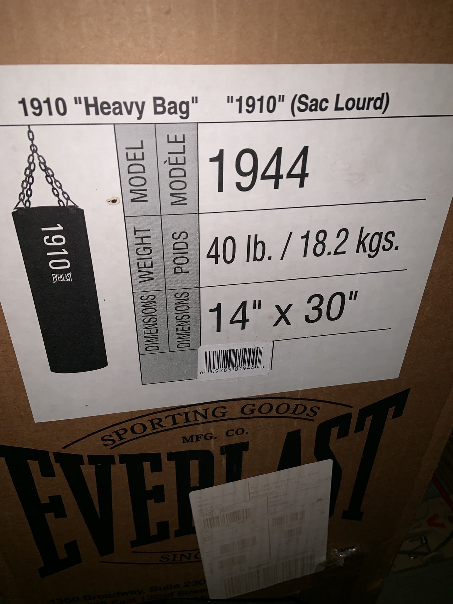 Everlast 1910 heavy bag with hanging kit new in box