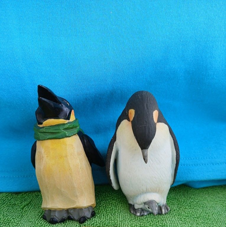 4" PENGUINS. (2)