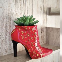 Fashionable Classy Planter Decor