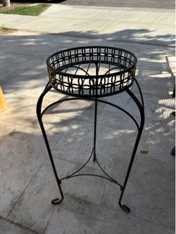 Metal Plant Stand – 27” Tall