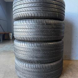 235/50/18. Continental