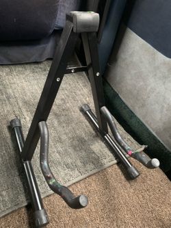 Guitar stand 5$