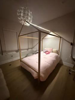 House-Frame Kids Bed with LED Strip