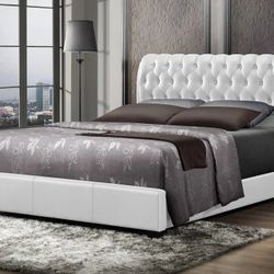 Queen Mattress Come With Bed Frame (Headboard & Footboard) And Box Spring - Free Delivery 🚚 To Reasonable Distance 