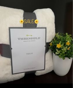 THROW BLANKET