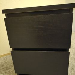 Cabinet, (small dresser) H 21,5 in, W 16 in, L 19 in