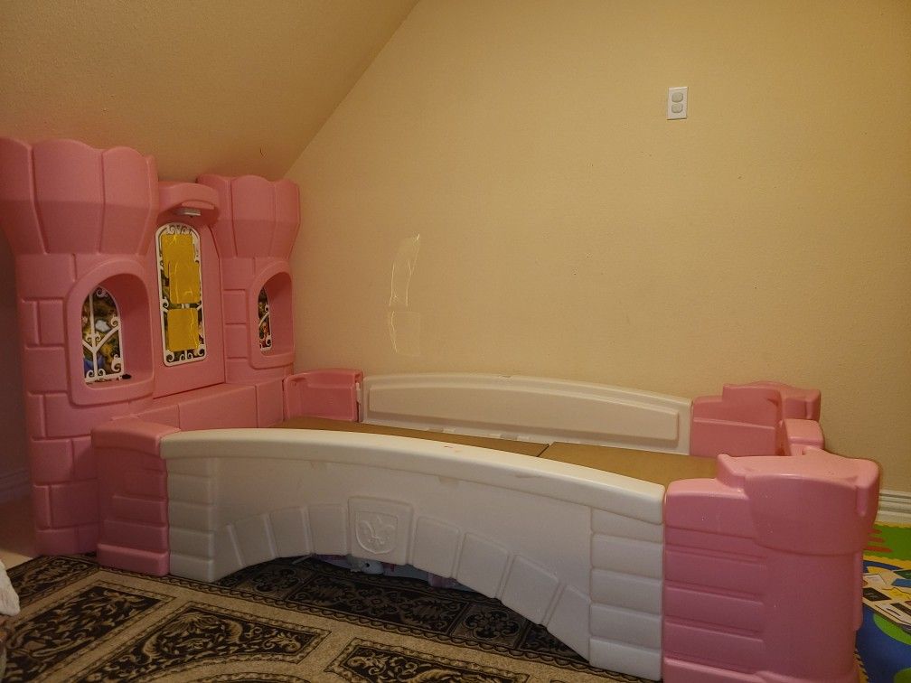 Updated Price - Step 2 Princess Castle Twin Bed