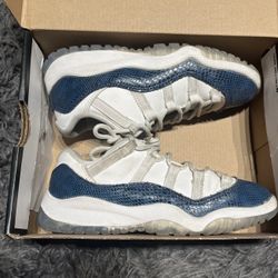 Jordan 11 Retro Low Size 1y $10