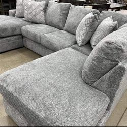 Casselbury  Sectional Sofa Couch 
