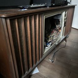 Old RCA TV Console w Radio and Turntable