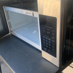 Microwave. New Open Box