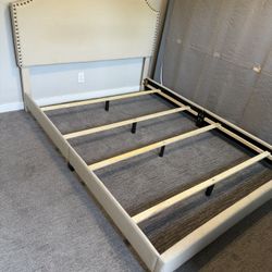 QUEEN SIZE BED FRAME 