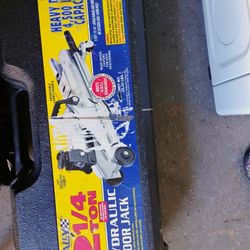 Rally 2 1/4 Ton Floor Jack 