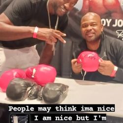 Signed Boxing Glove Signed By Al Boxers Seen 