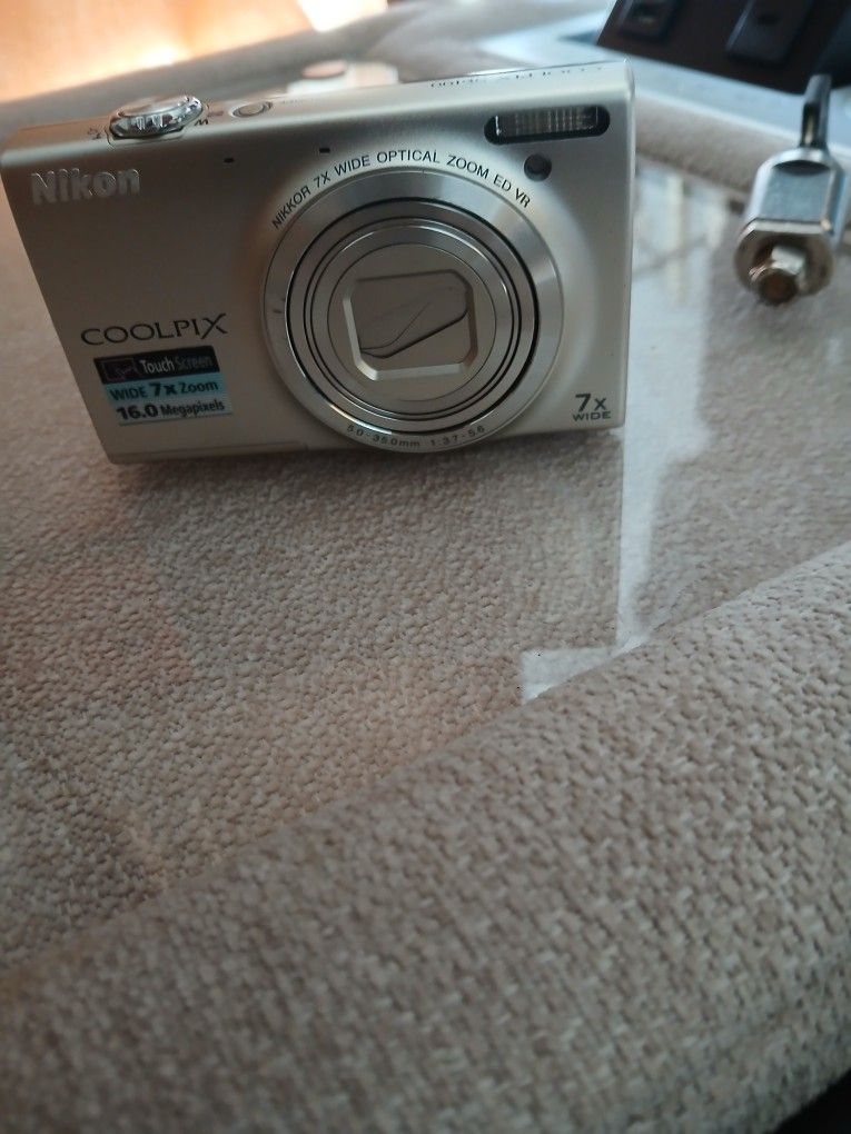 Nikon Coolpix S6100