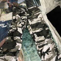 Low rise Camo Cargo Pants