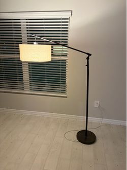 Modern Adjustable Arc Floor Lamp – Dimmable LED – Excellent Condition