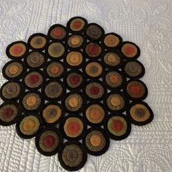 Runner/doily/trivet