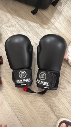 Boxing gloves