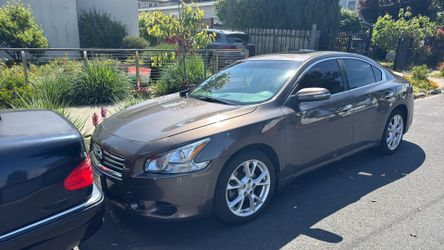 2012 Nissan maxima