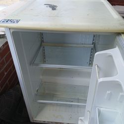 Mini Fridge 