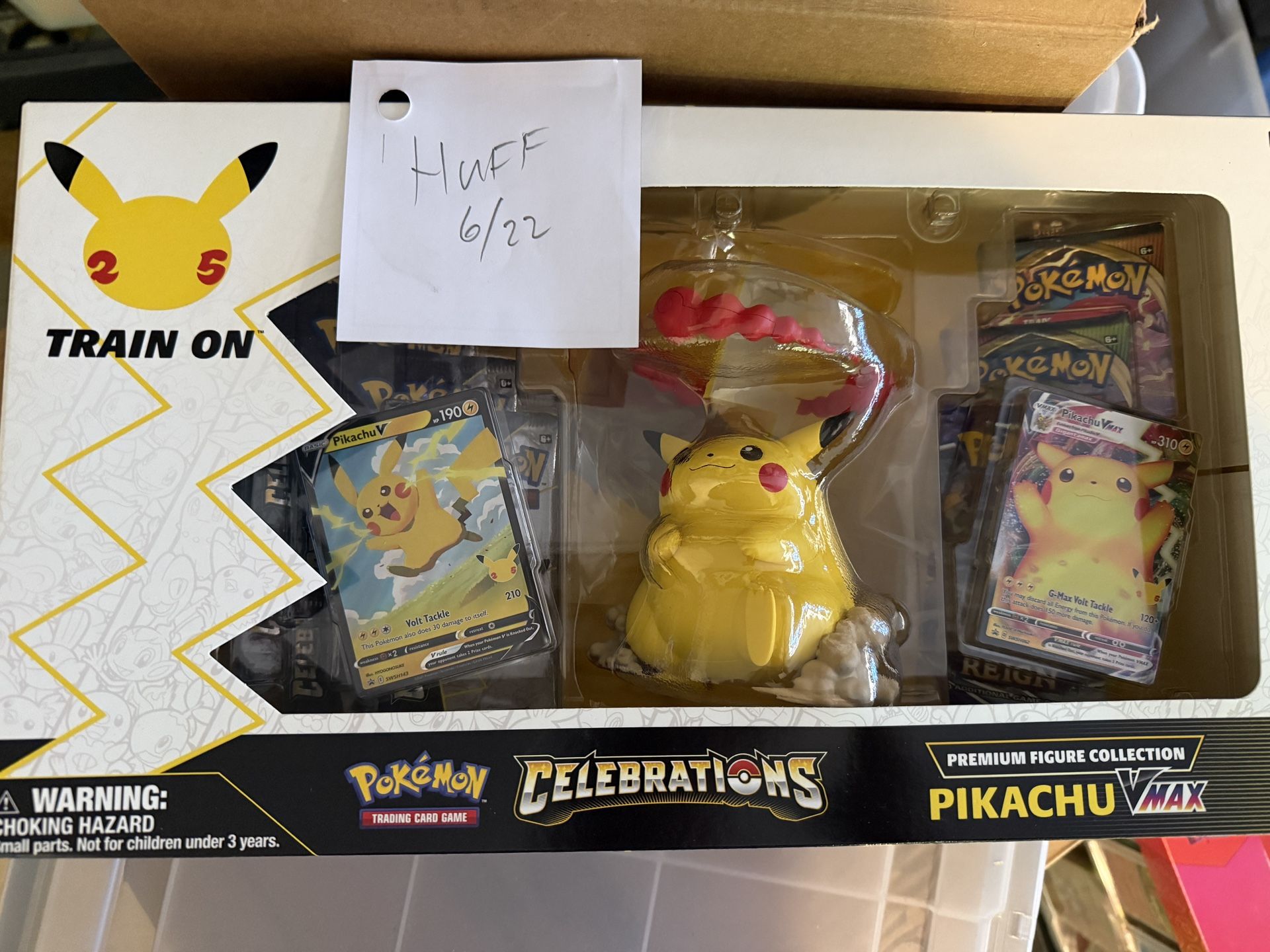Pokémon Celebrations Pikachu VMAX Premium Collection