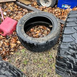 33x12.5x20 Mud Tires 