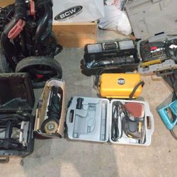 LOT OF CHORDED POWER TOOLS WITH OLDER LEVEL AND TRIPOD