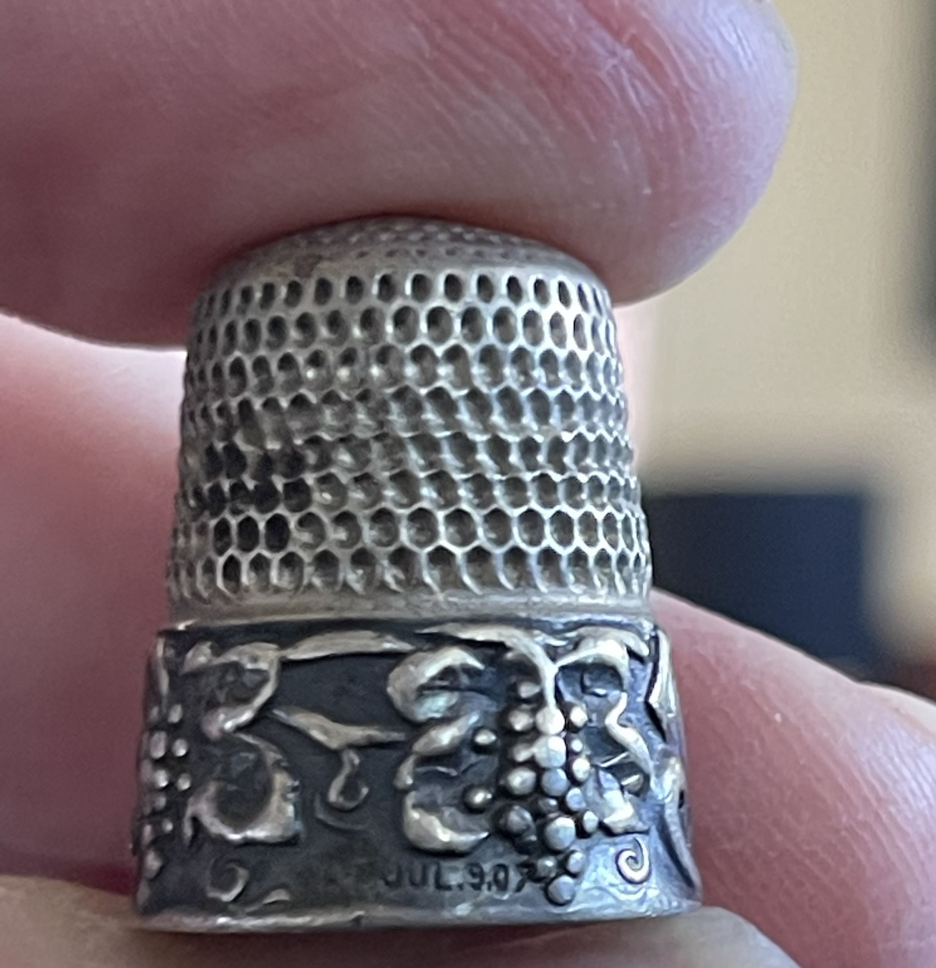 Antique Simons Brothers 1907 Sterling Silver Grape Vine Thimble Size 10