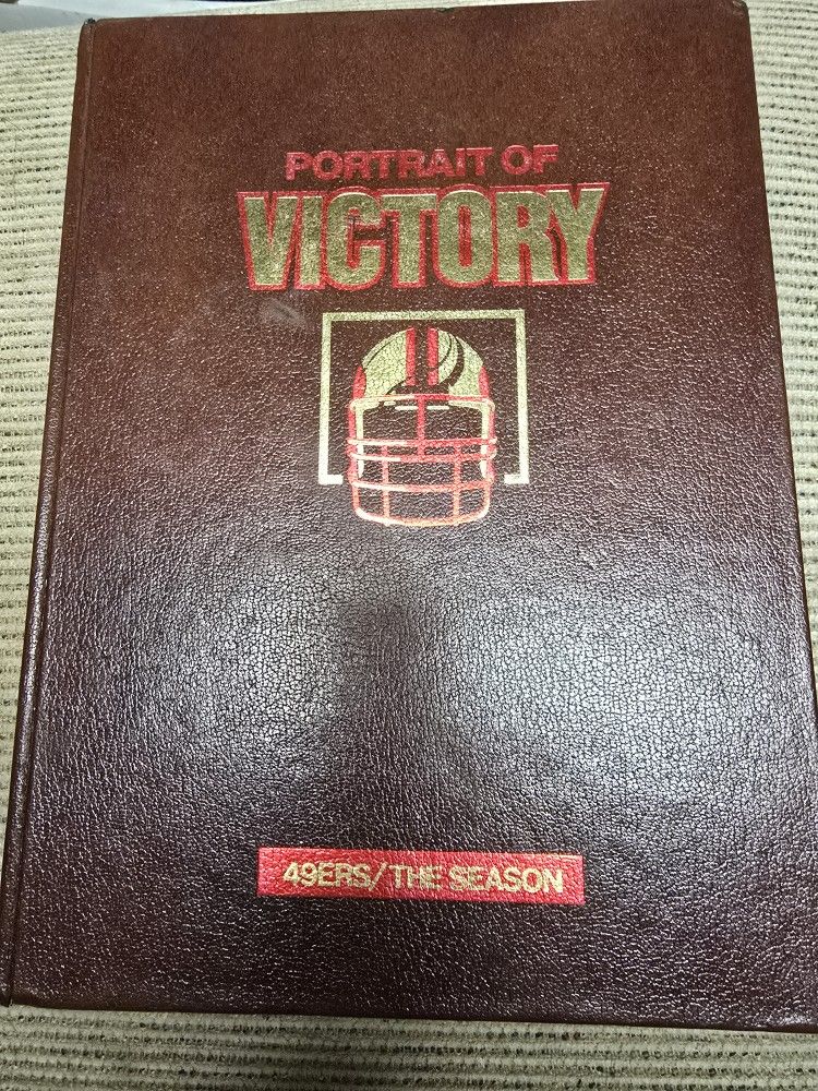 Football Memormeli Book Autograph BY DWIGHT HICKS