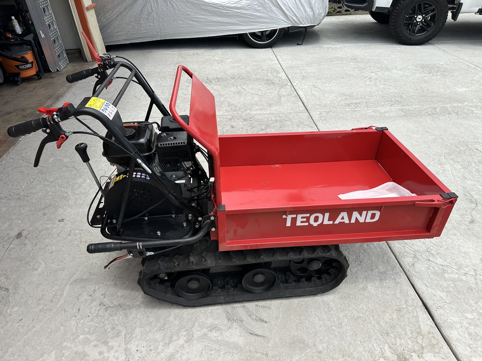 New teqland gas power dump, rato 7hp motor. 4 speeds. 850lb pay load. Side dump handle with shock $1500 firm. Try before you buy. Pick up only. 