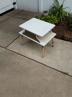 Vintage end table 18x26x21 inches