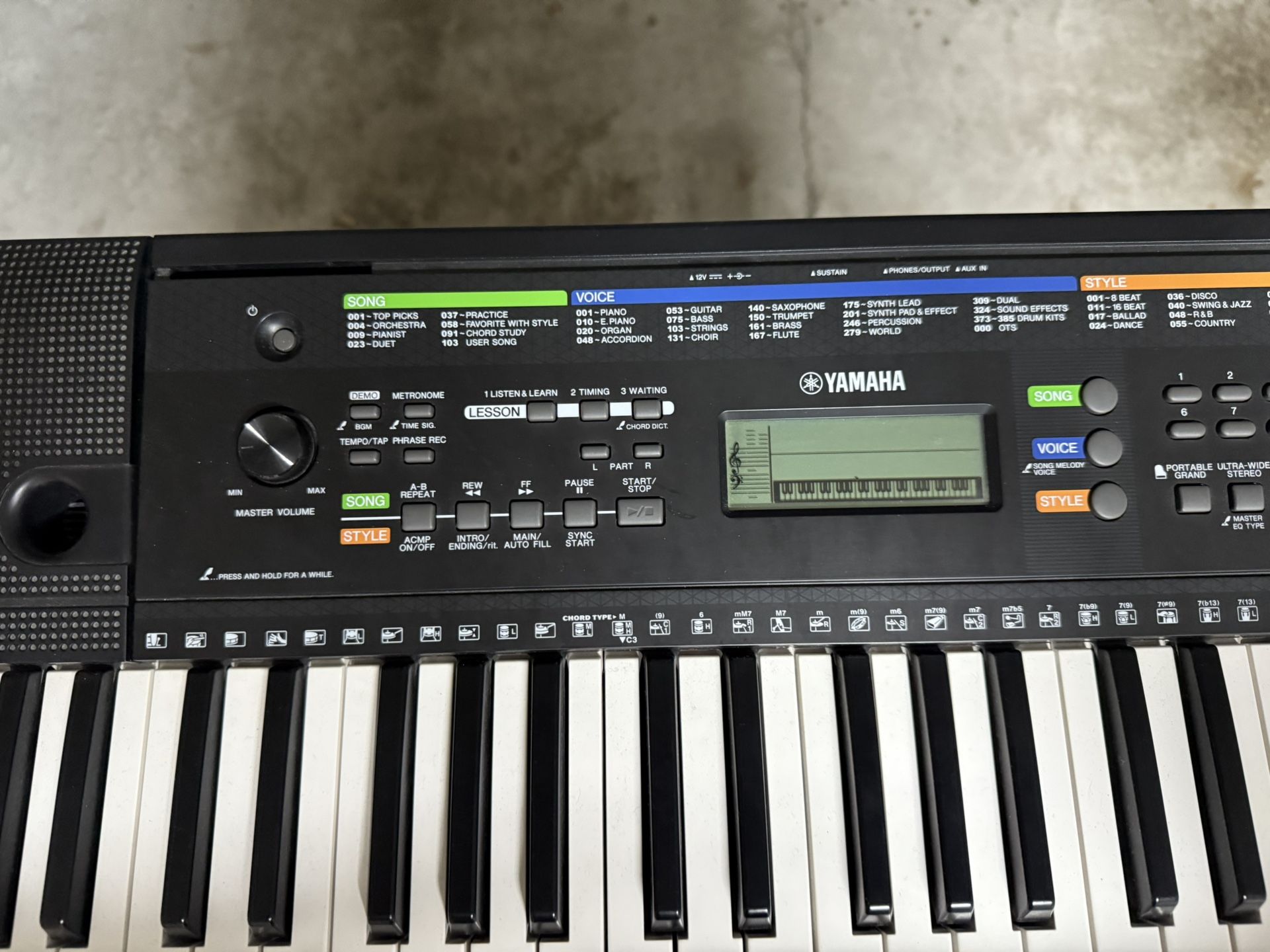 Yamaha PSR-E253 Portable Keyboard  + Stand 