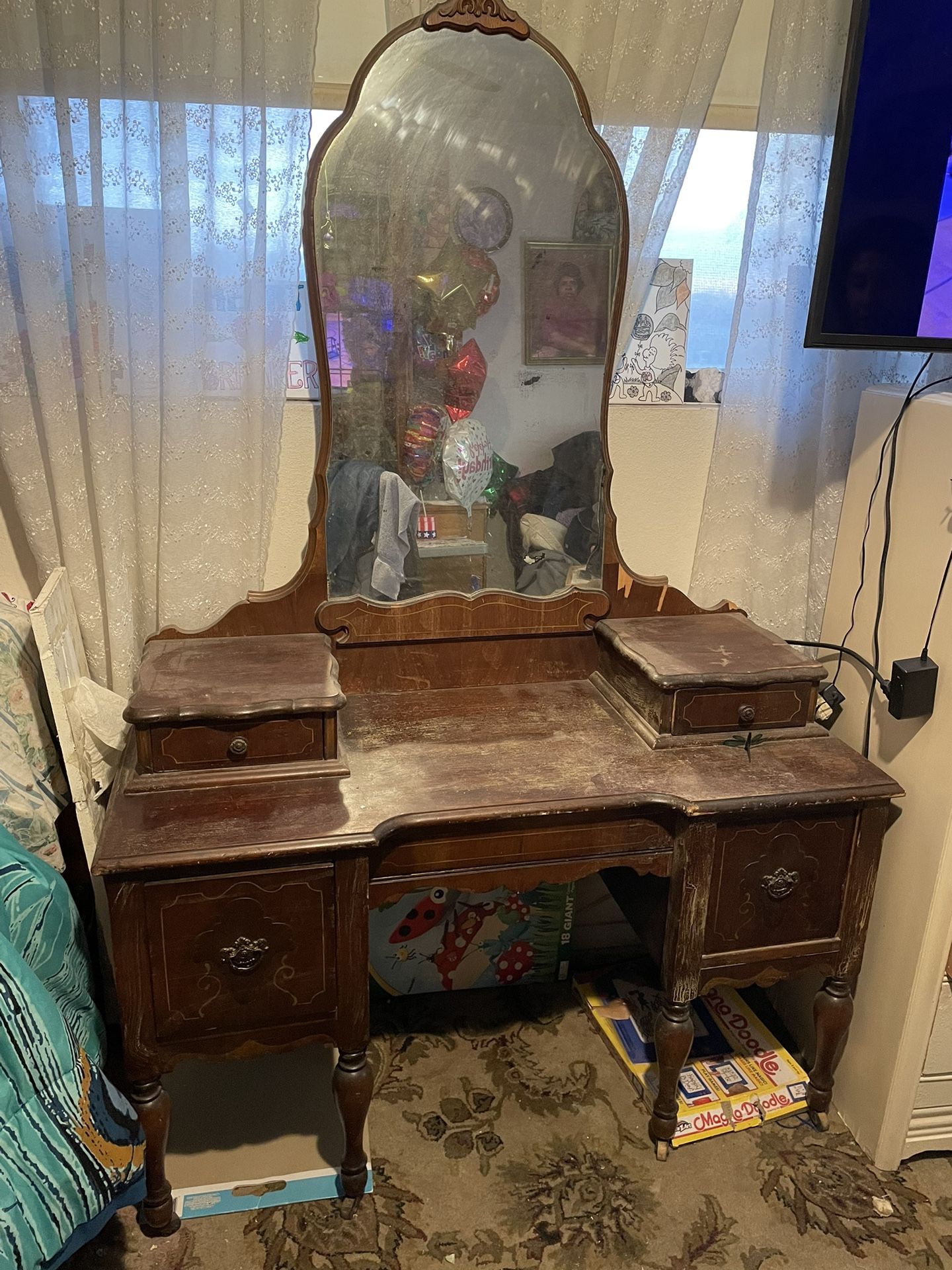 Vintage Collection Antique Dresser With mirror 