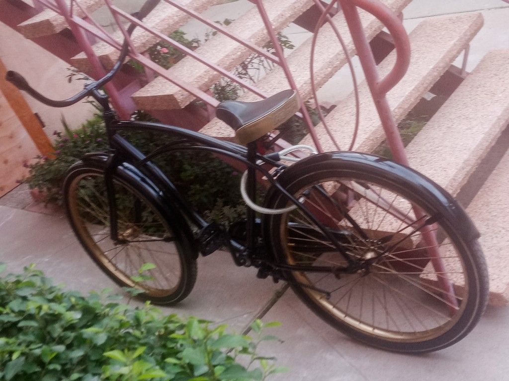 Beach cruiser freshly painted