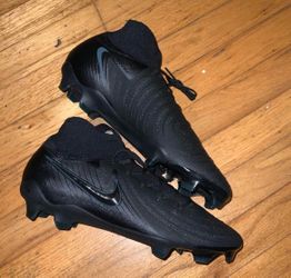 Nike Phantom Luna Black Soccer Cleats