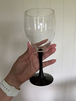 Set of 10 Elegant Wine Glasses with Black Stem