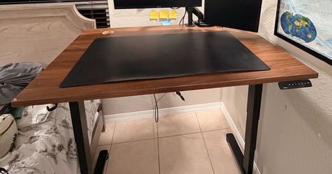 UPLIFT Standing desk for sale
