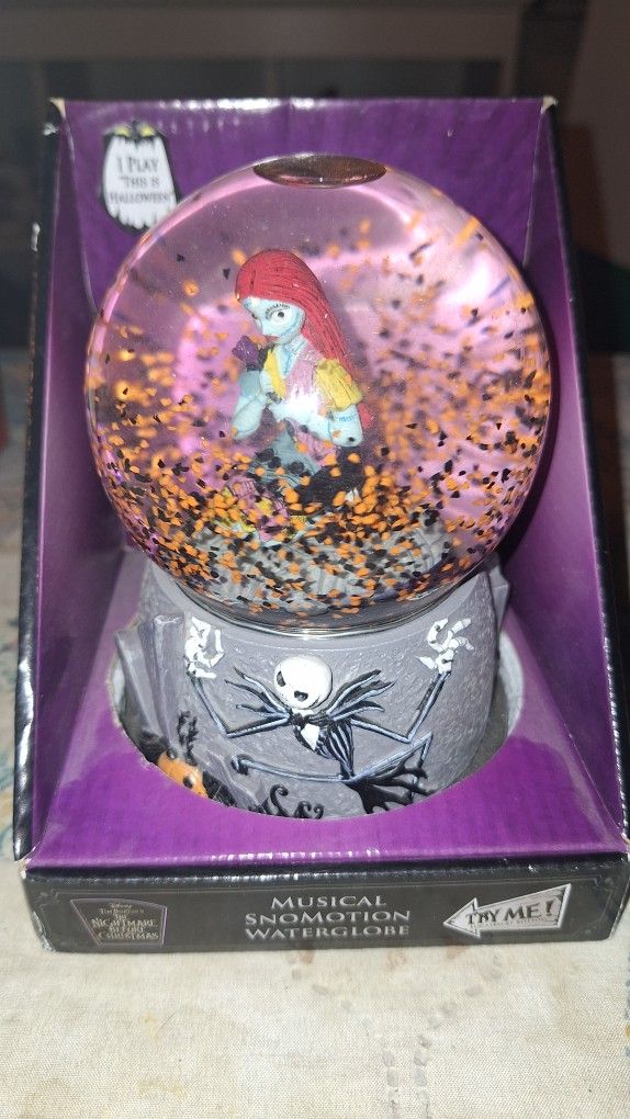 Nightmare Before Christmas Musical Snowmotion Waterglobe