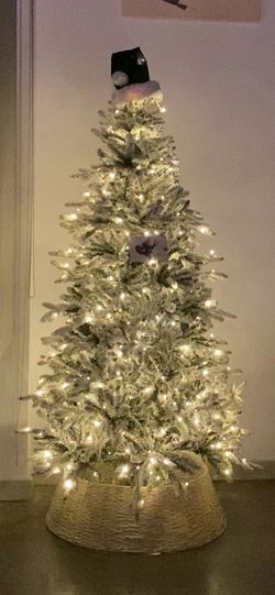 6.5’ Queen Flock Slim Pre Lit Christmas Tree