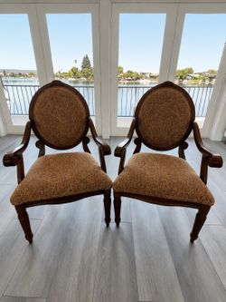 Set of conversation chairs