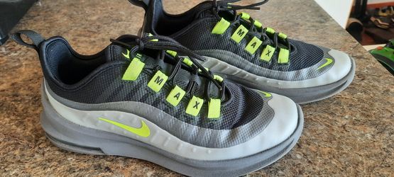 Boys Nike Air Max Size 5 ,Like  NEW