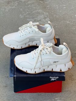 NEW Women’s Reebok Zig Dynamica Sneakers Natural/Light Grey - Size 8