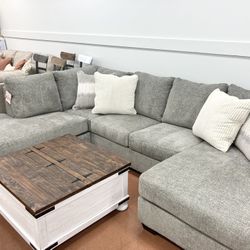 New Sectional 🔥🔥 AVAILABLE NOW