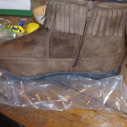ComfortView Faux Suede Fringe Booties (US W10 Wide)