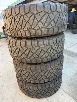 35x12.50r20 Nitto tires en Excelentes Condiciones de Vida las 4